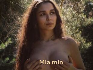 Mia_min