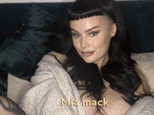 Mia_mack
