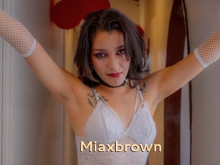 Miaxbrown