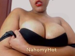 NahomyHot