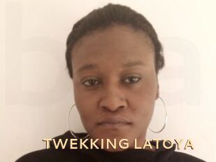 TWEKKING_LATOYA
